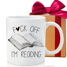 Cargar imagen en el visor de la galería, Taza de café con texto en inglés &quot;I&#39;m Reading&quot;
